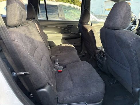 Used 2022 Honda Pilot Sport image 11