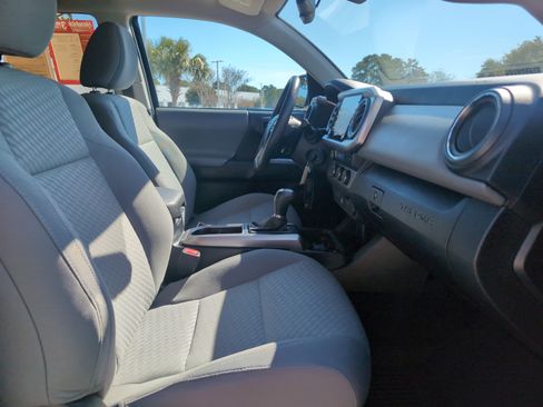 Used 2022 Toyota Tacoma SR5 w/ Technology Package image 32