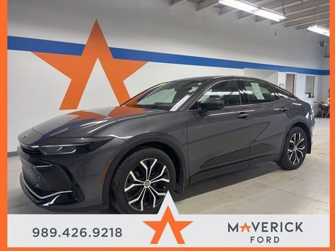 Used 2023 Toyota Crown XLE image 1