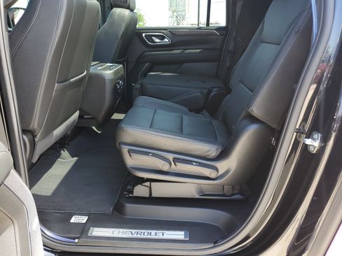 Used 2024 Chevrolet Suburban Z71 w/ Luxury Package AWD/4WD image 36
