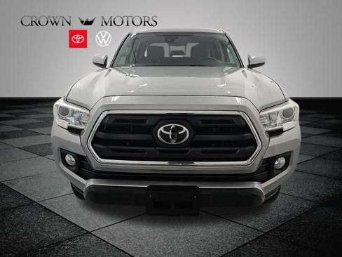 Used 2019 Toyota Tacoma SR5 AWD/4WD image 2