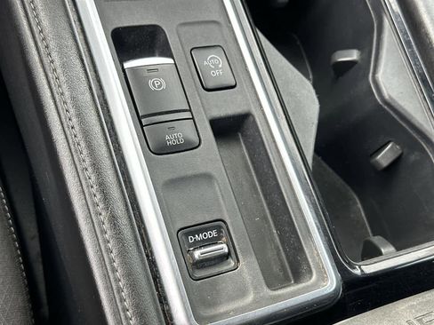 Used 2022 Nissan Pathfinder SV w/ SV Premium Package image 27