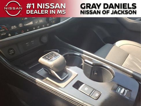 Certified 2025 Nissan Rogue Platinum w/ Tech Package FWD image 22