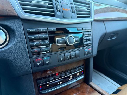 Used 2013 Mercedes-Benz E 550 4MATIC Sedan image 17