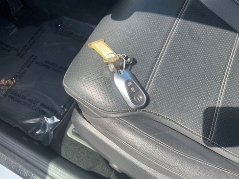 Used 2024 Mercedes-Benz GLC 300 image 22