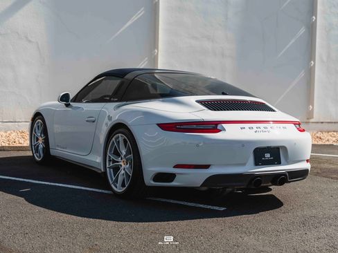 Used 2019 Porsche 911 Targa 4 AWD/4WD image 18