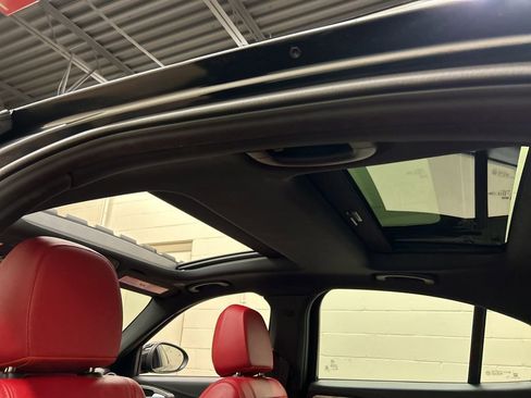 Used 2024 Alfa Romeo Giulia Veloce AWD/4WD image 28