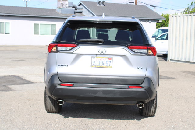 Used 2023 Toyota RAV4 XLE Premium FWD image 4