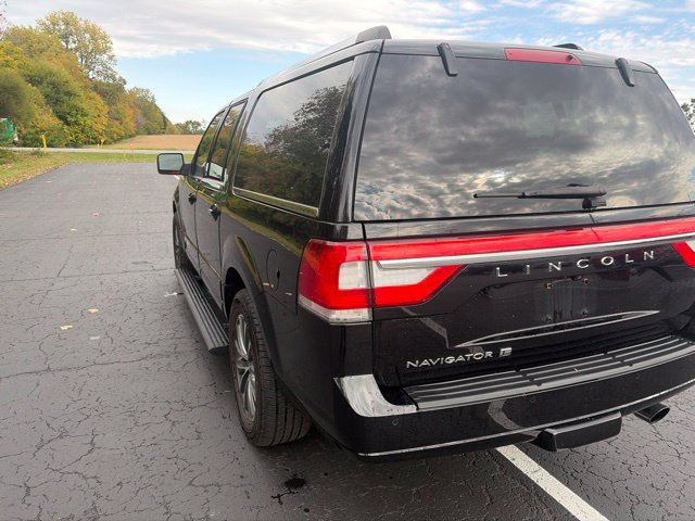 Used 2017 Lincoln Navigator L Select AWD/4WD image 13
