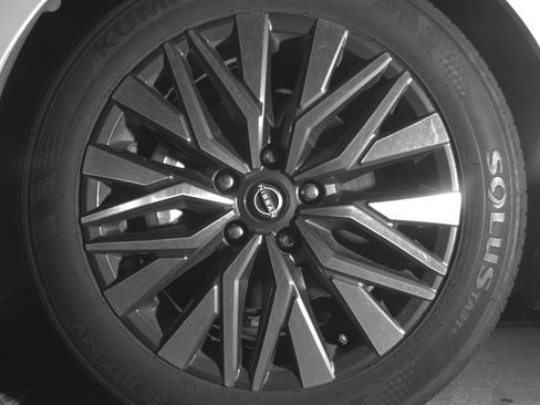 Used 2025 Nissan Altima 2.5 SV image 12