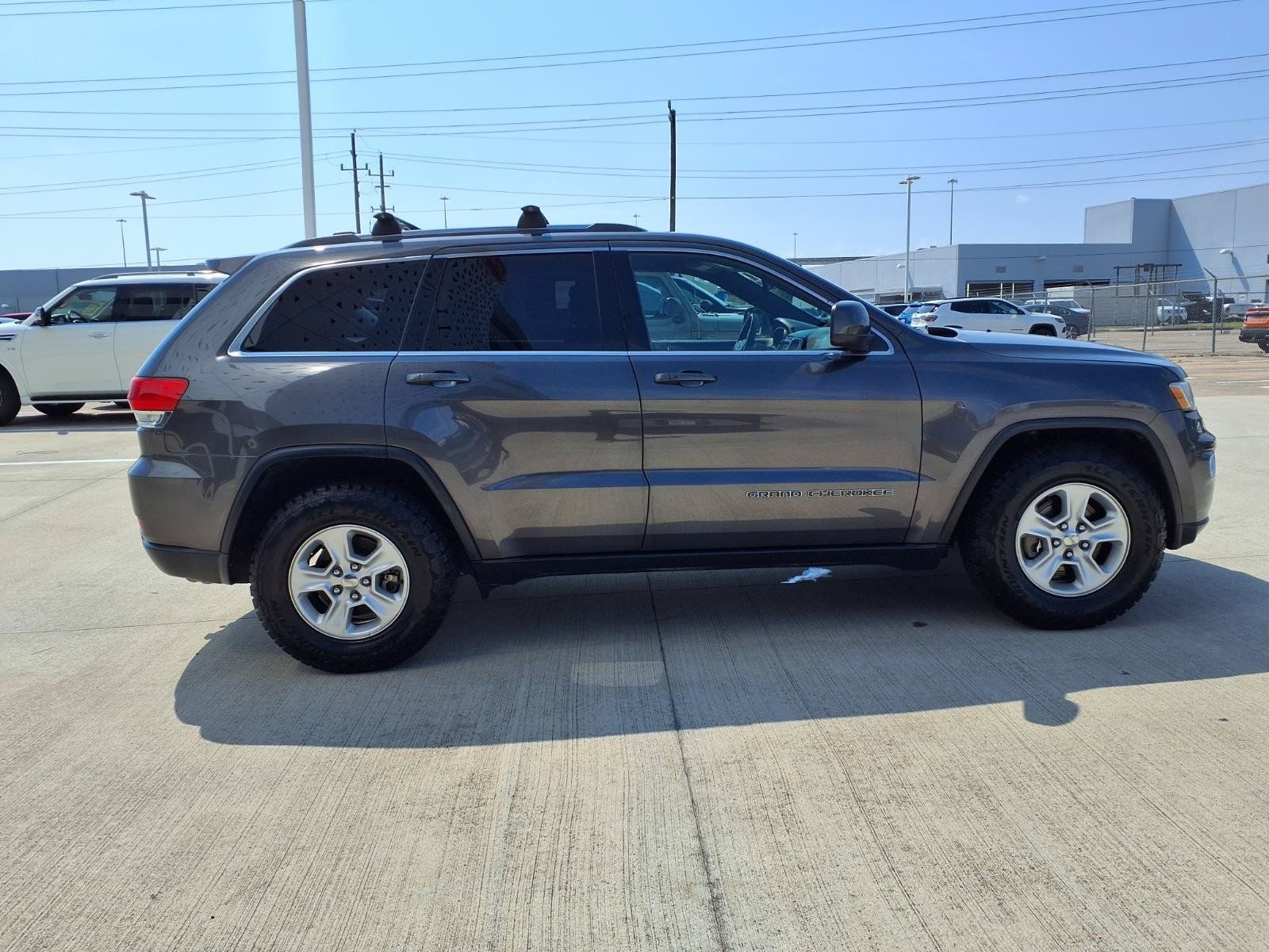 Used 2017 Jeep Grand Cherokee Laredo w/ Quick Order Package 2BE RWD image 25