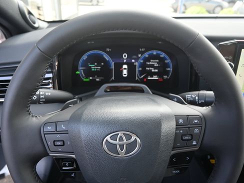 Used 2026 Toyota Camry Hybrid image 39