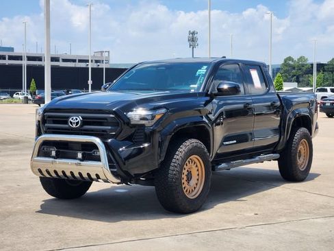 Certified 2025 Toyota Tacoma SR5 AWD/4WD image 3