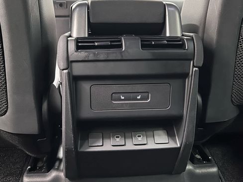 Used 2023 Land Rover Defender 110 X-Dynamic SE image 41