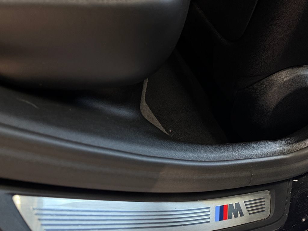 Used 2022 BMW M550i xDrive w/ Executive Package AWD/4WD image 30