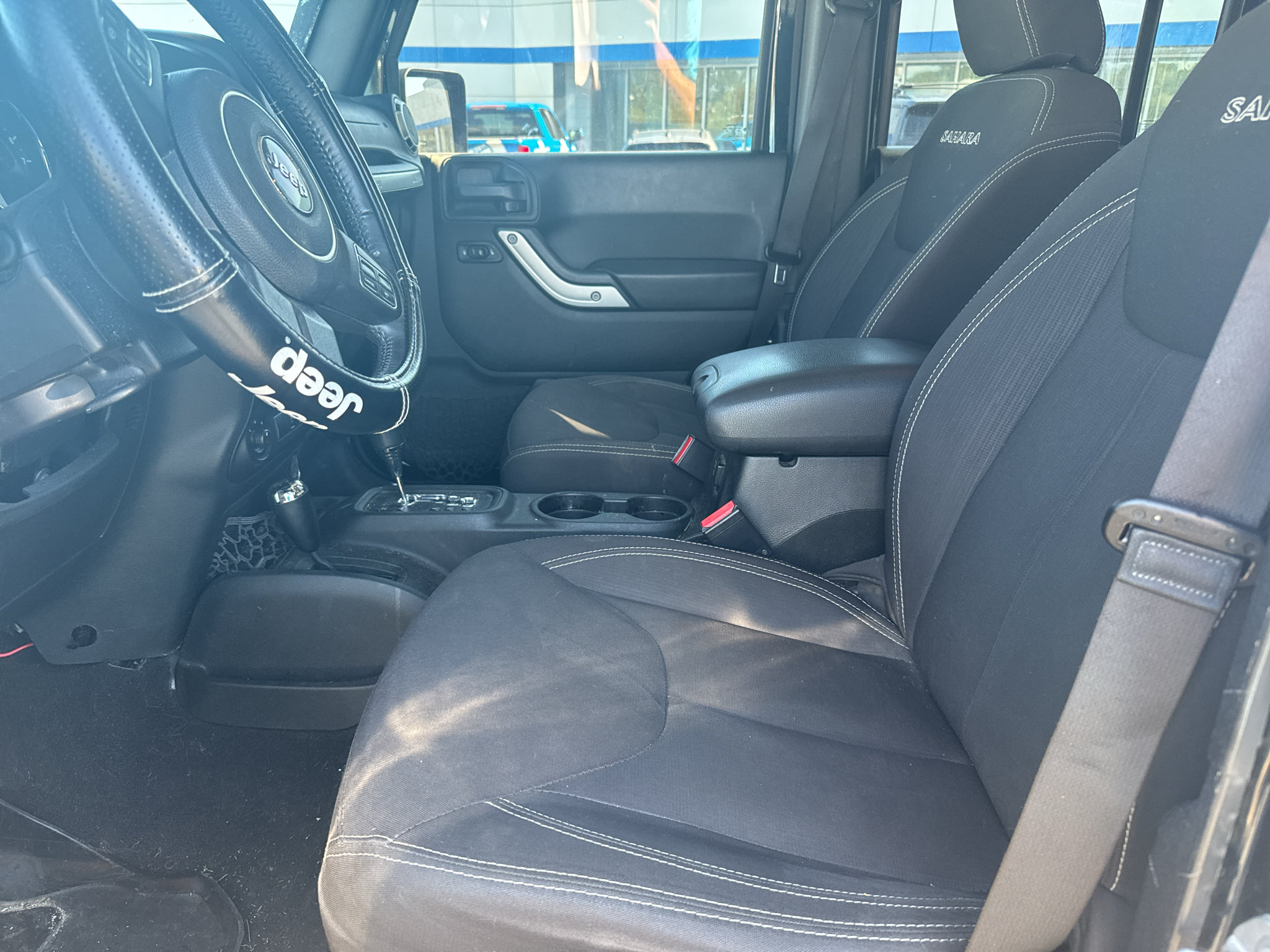 Used 2017 Jeep Wrangler Unlimited Sahara w/ Connectivity Group AWD/4WD image 7