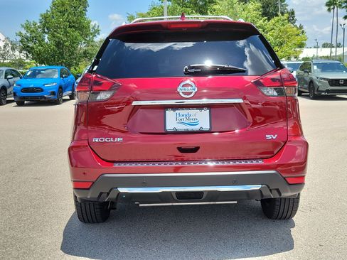 Used 2019 Nissan Rogue SV w/ Premium Package FWD image 5
