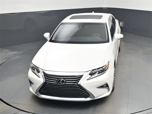Used 2016 Lexus ES 350 w/ Luxury Package w/Wood Trim image 38