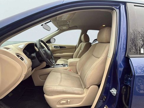 Used 2017 Nissan Pathfinder SV image 13