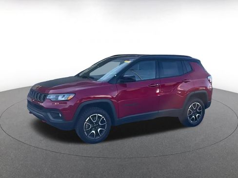 Used 2025 Jeep Compass Trailhawk image 8