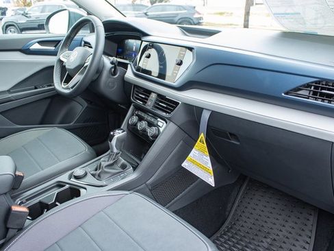 Used 2024 Volkswagen Taos SE image 30