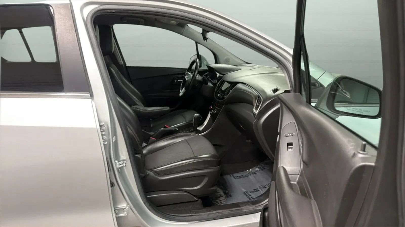 Used 2018 Chevrolet Trax LT w/ LT Convenience Package FWD image 22