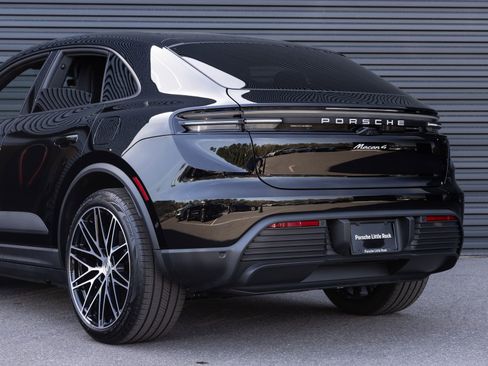 New 2026 Porsche Macan 4 Electric image 11
