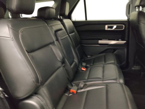 Used 2023 Ford Explorer XLT w/ Equipment Group 202A RWD image 19