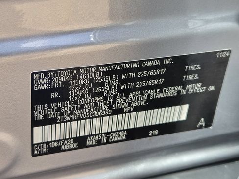 Used 2025 Toyota RAV4 XLE FWD image 30