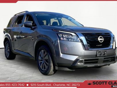 Used 2024 Nissan Pathfinder SV