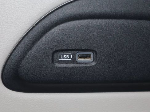 Used 2018 Chrysler Pacifica Touring-L w/ Premium Audio Group FWD image 40