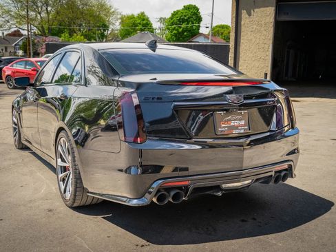 Used 2018 Cadillac CTS V w/ Luxury Package RWD image 13