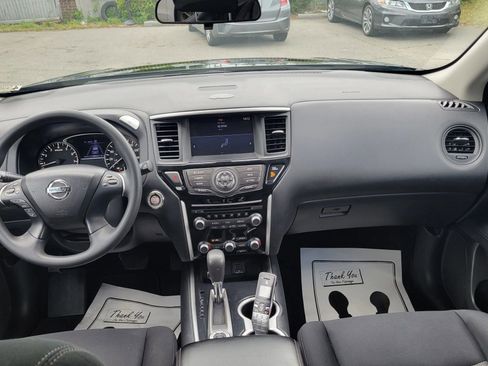 Used 2018 Nissan Pathfinder S image 18