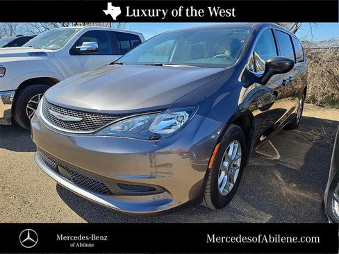 Used 2023 Chrysler Voyager LX image 1