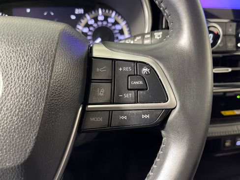 Used 2023 Toyota Highlander XLE FWD image 27