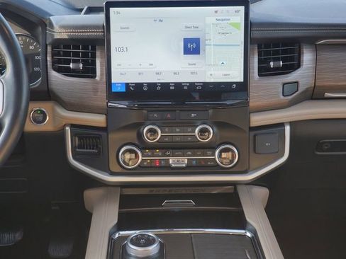 Certified 2024 Ford Expedition Limited image 27