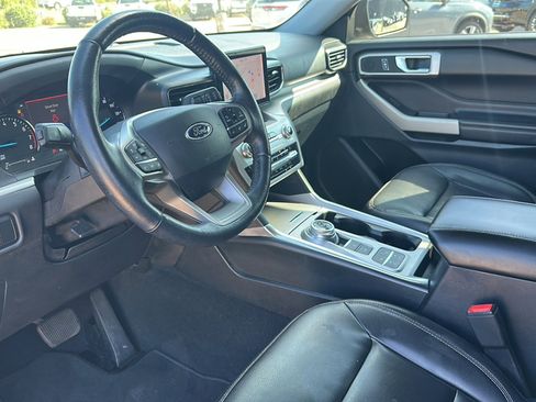 Used 2021 Ford Explorer XLT w/ Equipment Group 202A image 12