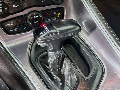 Used 2016 Dodge Challenger SXT image 20