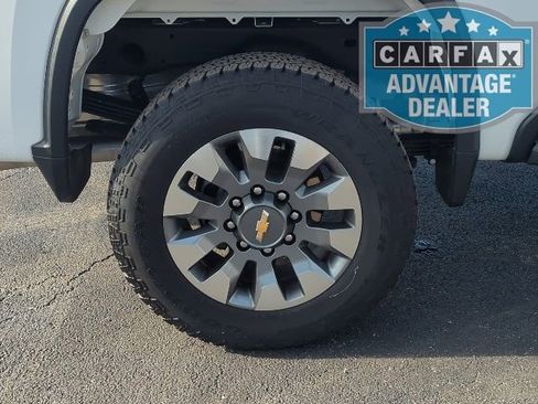 Used 2025 Chevrolet Silverado 2500 Custom image 3