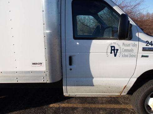 Used 2013 Ford E-350 and Econoline 350 Super Duty w/ Payload Pkg image 12