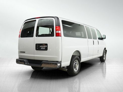 Used 2025 Chevrolet Express 3500 LT w/ LT Preferred Equipment Group RWD image 6