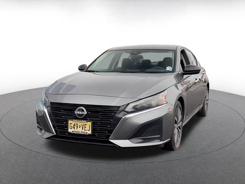 Used 2025 Nissan Altima 2.5 SV FWD image 7