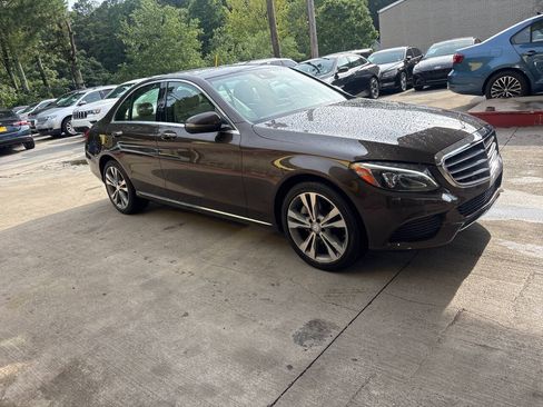 Used 2017 Mercedes-Benz C 300 Sedan image 4