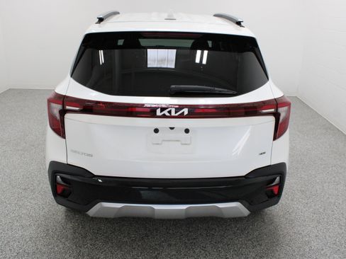 Used 2024 Kia Seltos SX w/ SX Sunroof Package AWD/4WD image 8