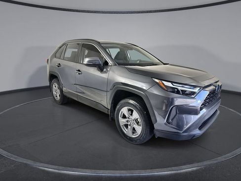 Used 2024 Toyota RAV4 XLE AWD/4WD image 2
