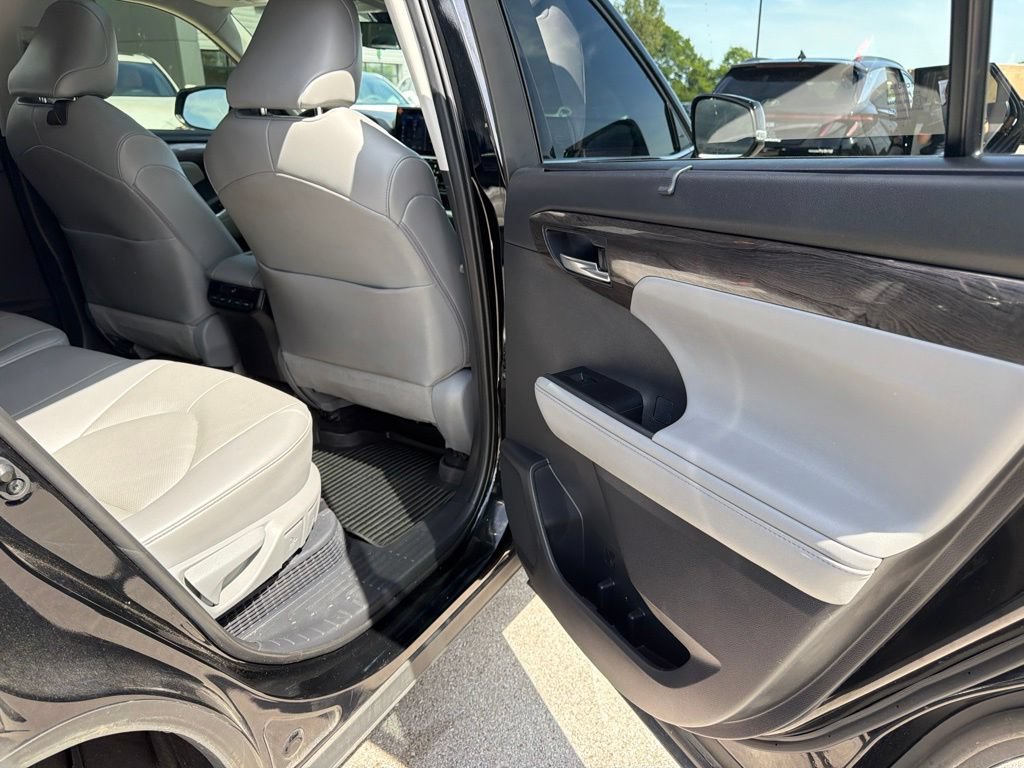 Used 2021 Toyota Highlander Limited AWD/4WD image 24