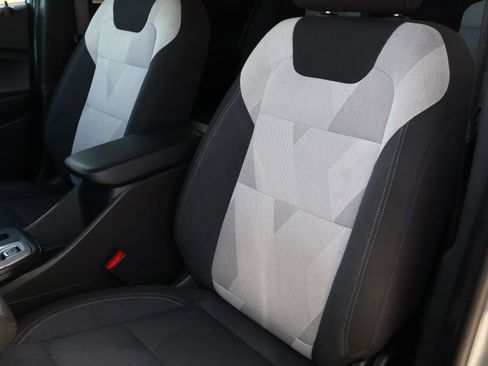 Used 2025 Chevrolet Trax LS w/ LS Convenience Package image 11