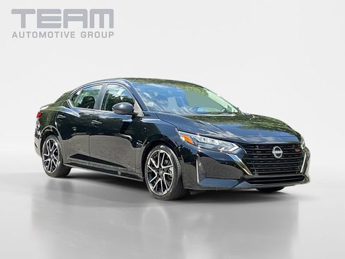 Used 2025 Nissan Sentra SR FWD image 1