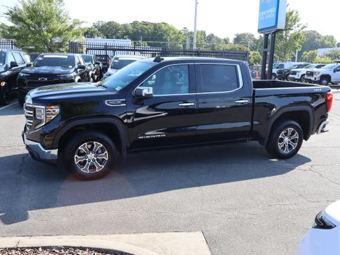 Used 2025 GMC Sierra 1500 SLT AWD/4WD image 7
