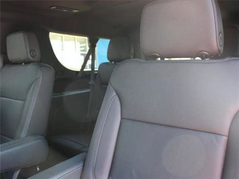 Used 2023 Chevrolet Suburban Z71 image 36